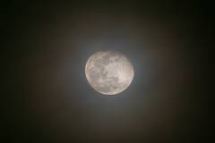 Mond mit Nebelschwaden