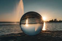Lensball mit Sonnenstrahlen