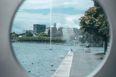 Stadt Zug durch ein Fenster