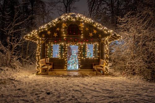 Verträumtes Häuschen im Advent